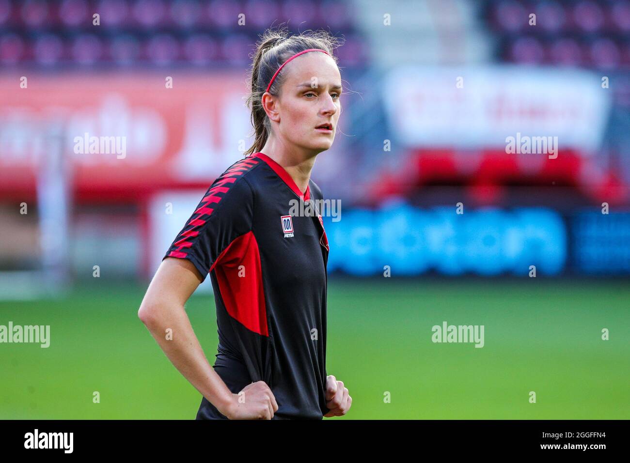 ENSCHEDE, NIEDERLANDE - 31. AUGUST: Bente Jansen vom FC Twente während der UEFA Women's Champions League 2021/2022 Second Qualifying Round Spiel zwischen FC Twente und SL Benfica in Grolschveste am 31. August 2021 in Enschede, Niederlande (Foto: Albert ten Hove/Orange Picles) Stockfoto