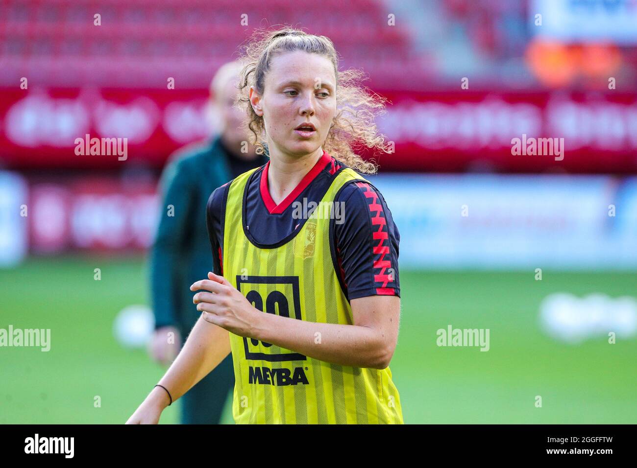 ENSCHEDE, NIEDERLANDE - 31. AUGUST: Fenna Kalma vom FC Twente während der UEFA Women's Champions League 2021/2022 Second Qualifying Round Spiel zwischen FC Twente und SL Benfica in Grolschveste am 31. August 2021 in Enschede, Niederlande (Foto: Albert ten Hove/Orange Picles) Stockfoto