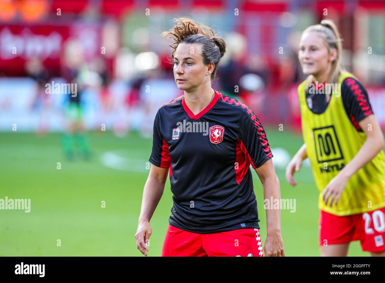ENSCHEDE, NIEDERLANDE - 31. AUGUST: Renate Jansen (c) vom FC Twente während des Spiels der UEFA Women's Champions League 2021/2022 zur zweiten Qualifikationsrunde zwischen dem FC Twente und SL Benfica am 31. August 2021 in Grolschveste in Enschede, Niederlande (Foto: Albert ten Hove/Orange Picles) Stockfoto