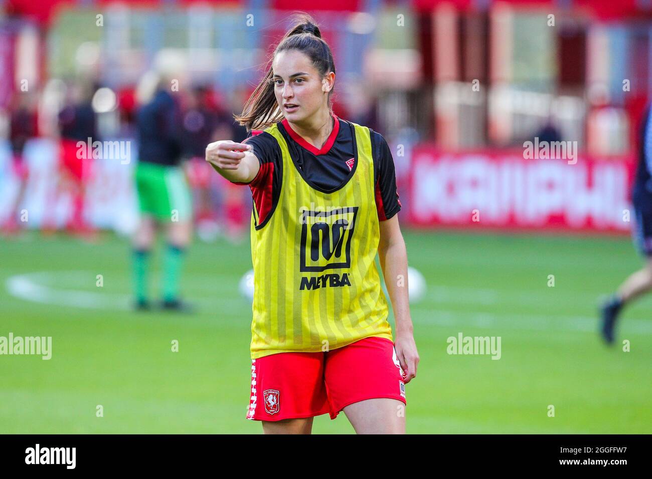 ENSCHEDE, NIEDERLANDE - 31. AUGUST: Caitlin Dijkstra des FC Twente während des Spiels der UEFA Women's Champions League 2021/2022 zur zweiten Qualifikationsrunde zwischen dem FC Twente und SL Benfica am 31. August 2021 in Grolschveste in Enschede, Niederlande (Foto: Albert ten Hove/Orange Picles) Stockfoto