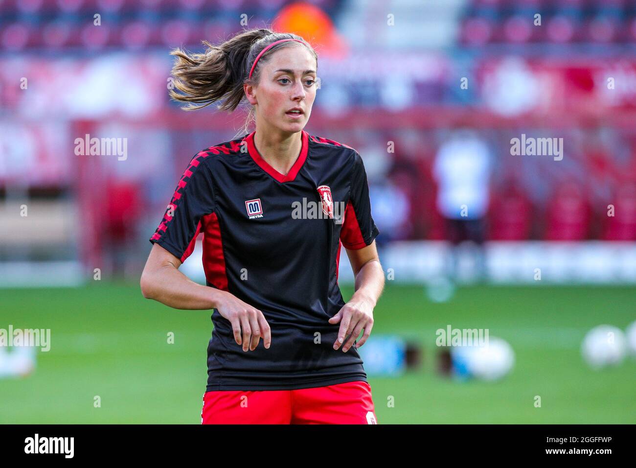 ENSCHEDE, NIEDERLANDE - 31. AUGUST: Suzanne Giesen vom FC Twente während des zweiten Qualifikationsrunden-Spiels der UEFA Women's Champions League 2021/2022 zwischen dem FC Twente und SL Benfica in Grolschveste am 31. August 2021 in Enschede, Niederlande (Foto: Albert ten Hove/Orange Picles) Stockfoto