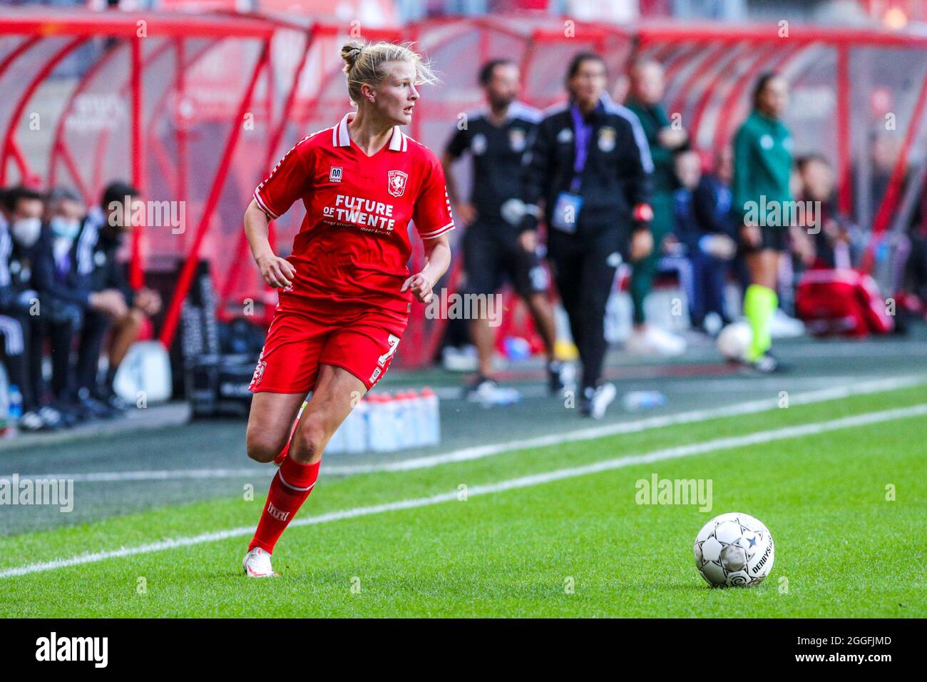 ENSCHEDE, NIEDERLANDE - 31. AUGUST: Anna-Lena stolze vom FC Twente während des zweiten Qualifikationsrunden-Spiels der UEFA Women's Champions League 2021/2022 zwischen dem FC Twente und SL Benfica in Grolschveste am 31. August 2021 in Enschede, Niederlande (Foto: Albert ten Hove/Orange Picles) Stockfoto