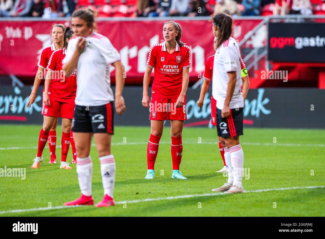 ENSCHEDE, NIEDERLANDE - 31. AUGUST: Suzanne Giesen vom FC Twente während des zweiten Qualifikationsrunden-Spiels der UEFA Women's Champions League 2021/2022 zwischen dem FC Twente und SL Benfica in Grolschveste am 31. August 2021 in Enschede, Niederlande (Foto: Albert ten Hove/Orange Picles) Stockfoto