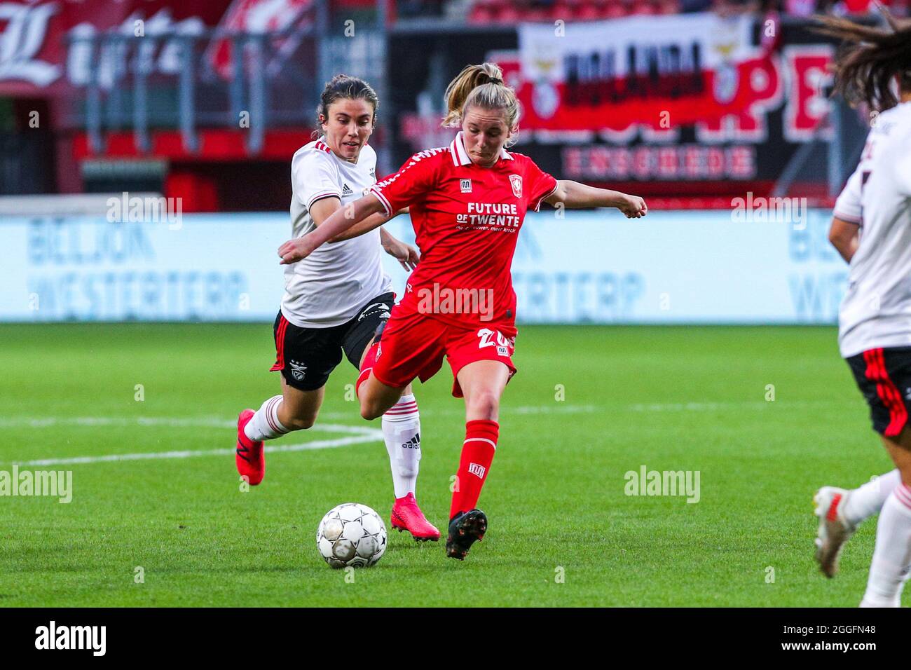 ENSCHEDE, NIEDERLANDE - 31. AUGUST: Wieke Kaptein vom FC Twente während des zweiten Qualifikationsrunden-Spiels der UEFA Women's Champions League 2021/2022 zwischen dem FC Twente und SL Benfica in Grolschveste am 31. August 2021 in Enschede, Niederlande (Foto: Albert ten Hove/Orange Picles) Stockfoto