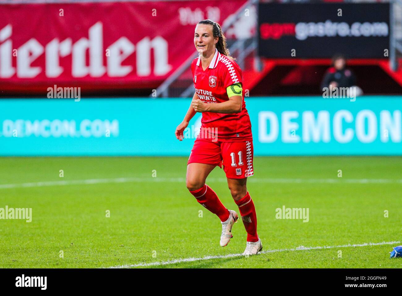 ENSCHEDE, NIEDERLANDE - 31. AUGUST: Renate Jansen (c) vom FC Twente während des Spiels der UEFA Women's Champions League 2021/2022 zur zweiten Qualifikationsrunde zwischen dem FC Twente und SL Benfica am 31. August 2021 in Grolschveste in Enschede, Niederlande (Foto: Albert ten Hove/Orange Picles) Stockfoto