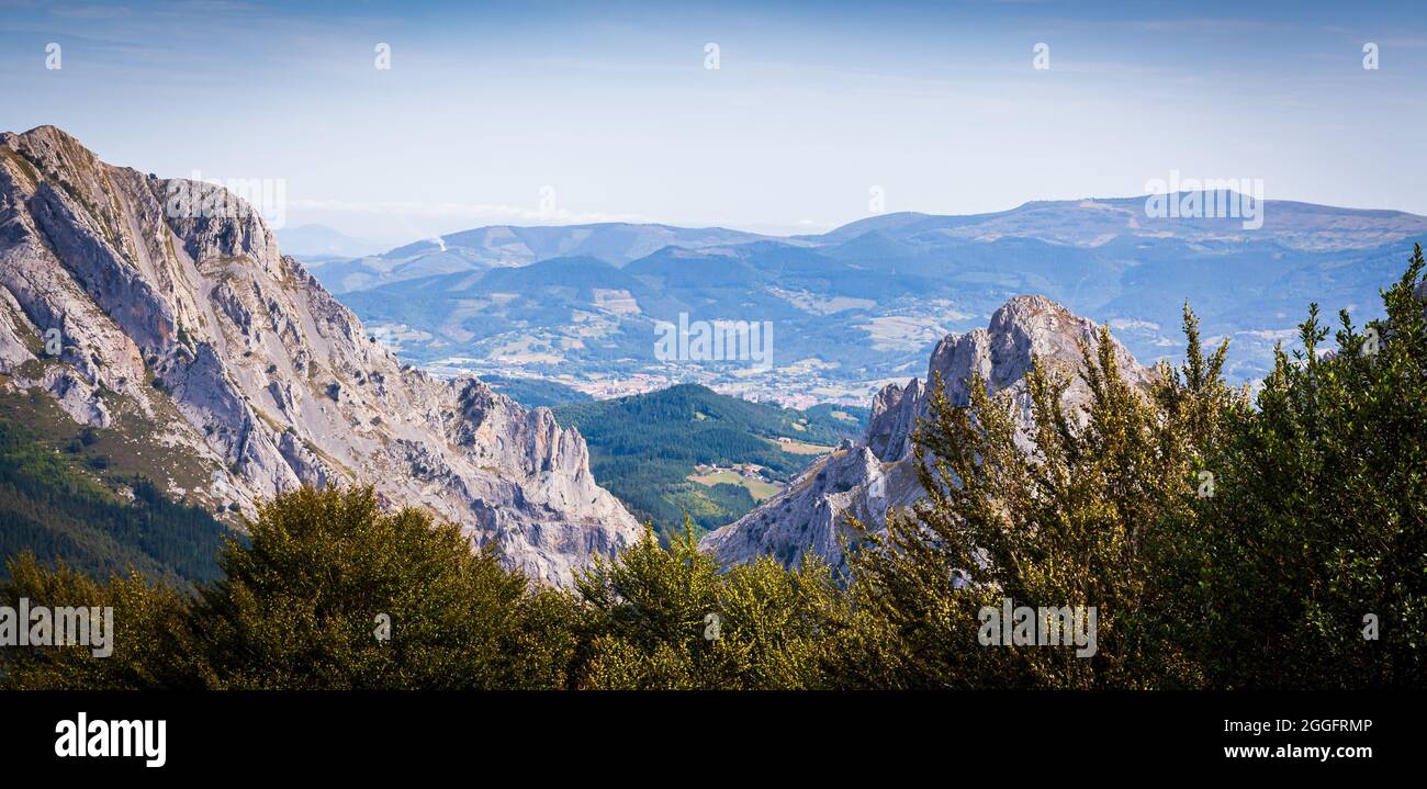 Der Naturpark Urkiola ist ein geschütztes Gebiet in der südöstlichen Ecke von Biskaya und Álava im nördlichen Baskenland, Spanien. Es ist ein Schutz Stockfoto
