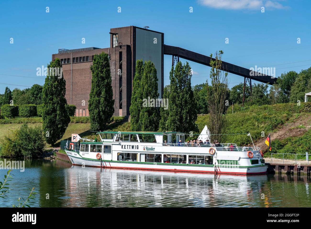 Der Nordsternpark, ehemaliger Standort der Nordstern-Kolonie, Bau des Kohlemischwerks der ehemaligen Kokerei, Schiff der Weißen Flotte schedu Stockfoto