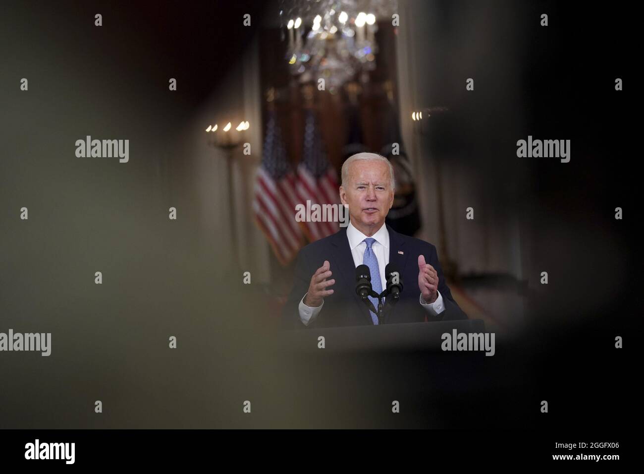 Washington, Usa. August 2021. US-Präsident Joe Biden spricht am Dienstag, den 31. August 2021, im Weißen Haus in Washington, DC. Der Abzug des letzten US-Militärflugzeugs aus Afghanistan ließ die Region vor Unsicherheit stehen, da die Taliban versuchten, die Kontrolle über eine Nation zu zementieren, die durch zwei Jahrzehnte Krieg und eine Wirtschaft, die lange Zeit von ausländischer Hilfe und Opiumverkäufen abhängig war, erschüttert wurde. Foto von Stefani Reynolds/UPI Credit: UPI/Alamy Live News Stockfoto