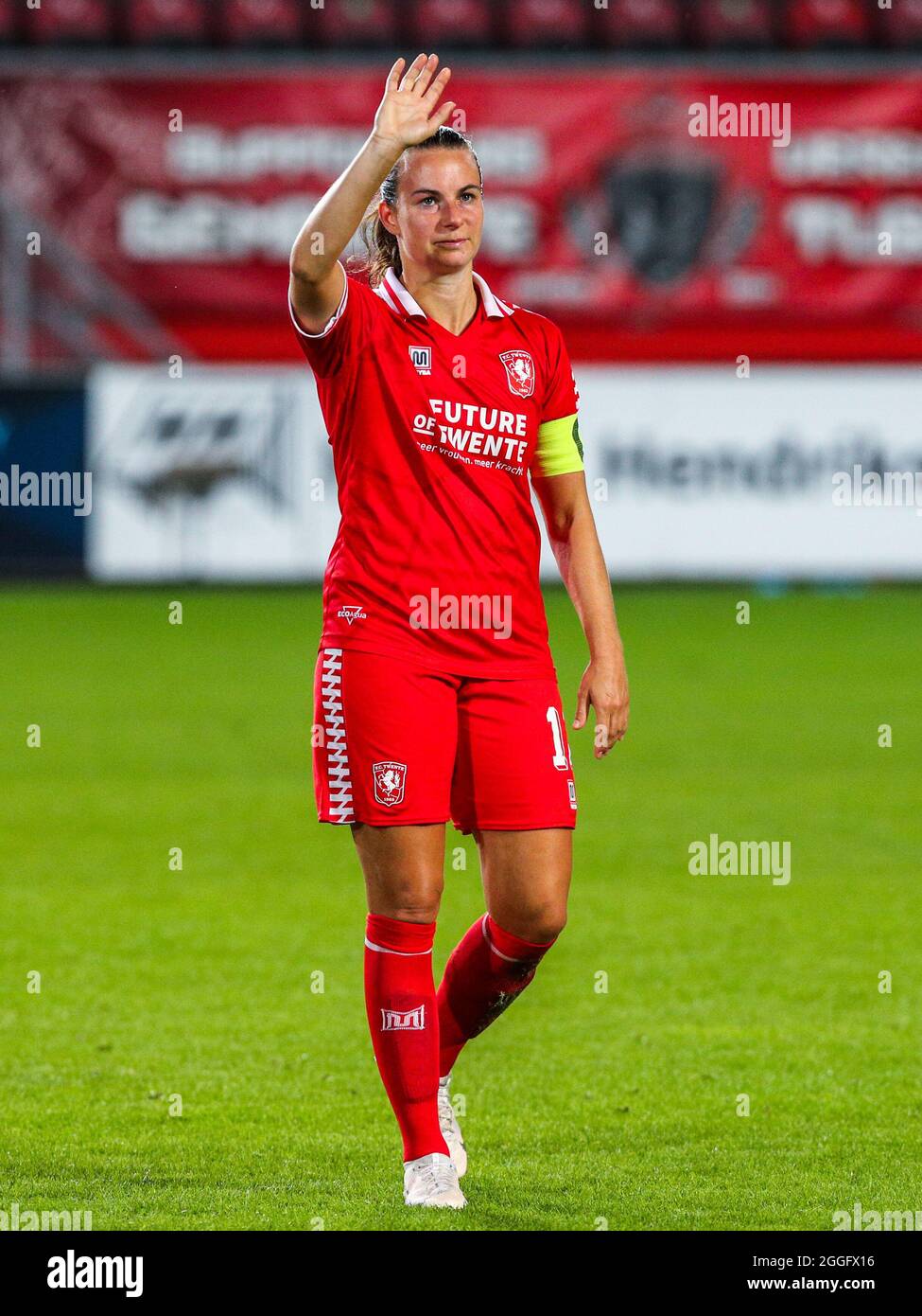 ENSCHEDE, NIEDERLANDE - 31. AUGUST: Renate Jansen (c) vom FC Twente während des Spiels der UEFA Women's Champions League 2021/2022 zur zweiten Qualifikationsrunde zwischen dem FC Twente und SL Benfica am 31. August 2021 in Grolschveste in Enschede, Niederlande (Foto: Albert ten Hove/Orange Picles) Stockfoto