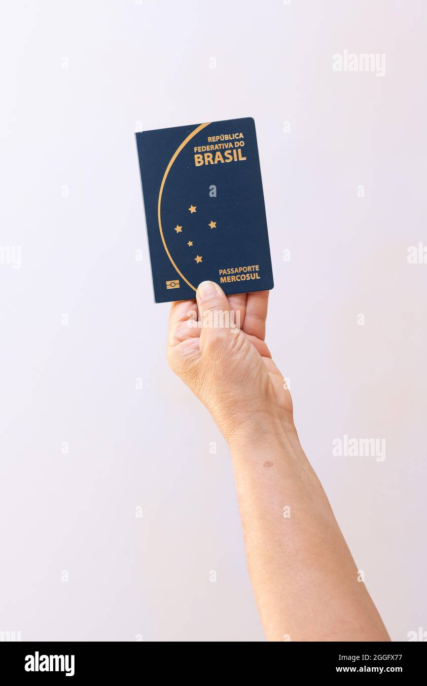 Mit neuem Mercosur Brasilien Pass isoliert auf weißem Hintergrund. Stockfoto