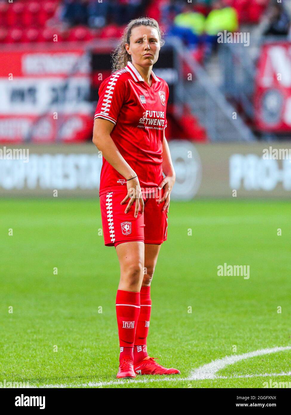 ENSCHEDE, NIEDERLANDE - 31. AUGUST: Fenna Kalma vom FC Twente während der UEFA Women's Champions League 2021/2022 Second Qualifying Round Spiel zwischen FC Twente und SL Benfica in Grolschveste am 31. August 2021 in Enschede, Niederlande (Foto: Albert ten Hove/Orange Picles) Stockfoto