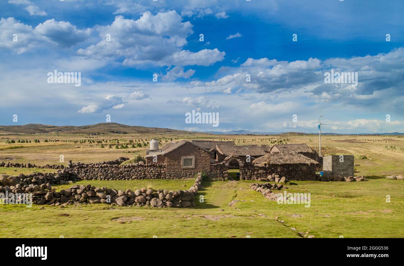 Kleine ländliche Siedlung in der Nähe des Titicacasees, Puno Stockfoto