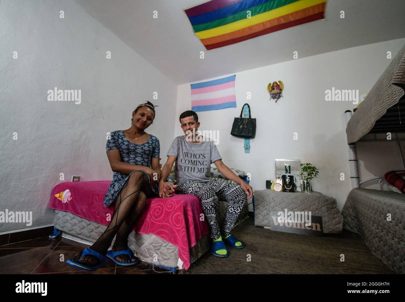 Nicht exklusiv: Migranten Transgender-Paar aus Honduras Alejandra und David, die aufgrund von Gewalt gegen die LGBTIQ communi aus ihrem Heimatland geflohen sind Stockfoto