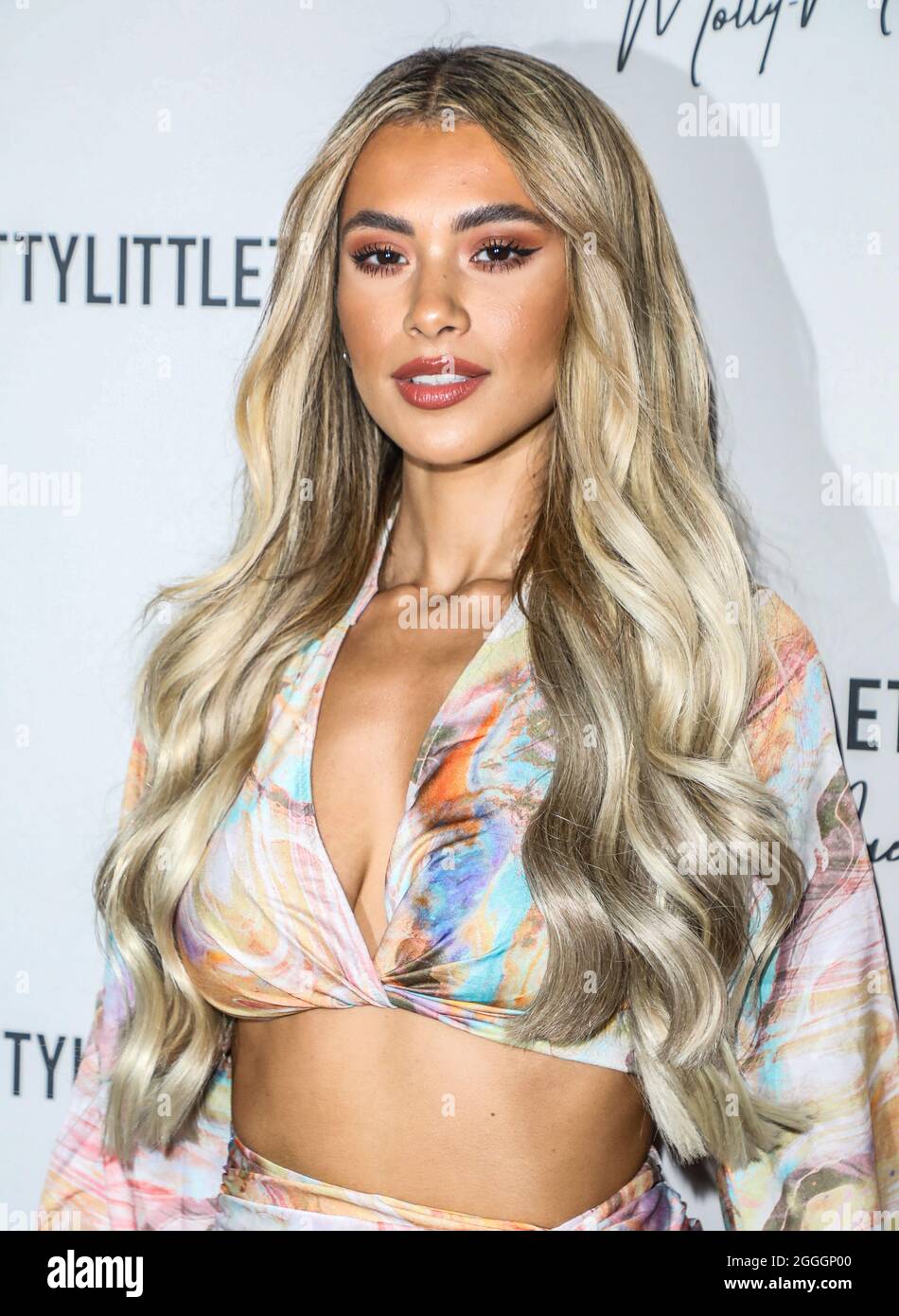 London, Großbritannien. August 2021. Joanna Chimonides nimmt an der Startparty für Molly-Mae Haager's New Pretty Little Thing Collection in Novikov in London Teil. (Foto von Brett Cove/SOPA Images/Sipa USA) Quelle: SIPA USA/Alamy Live News Stockfoto