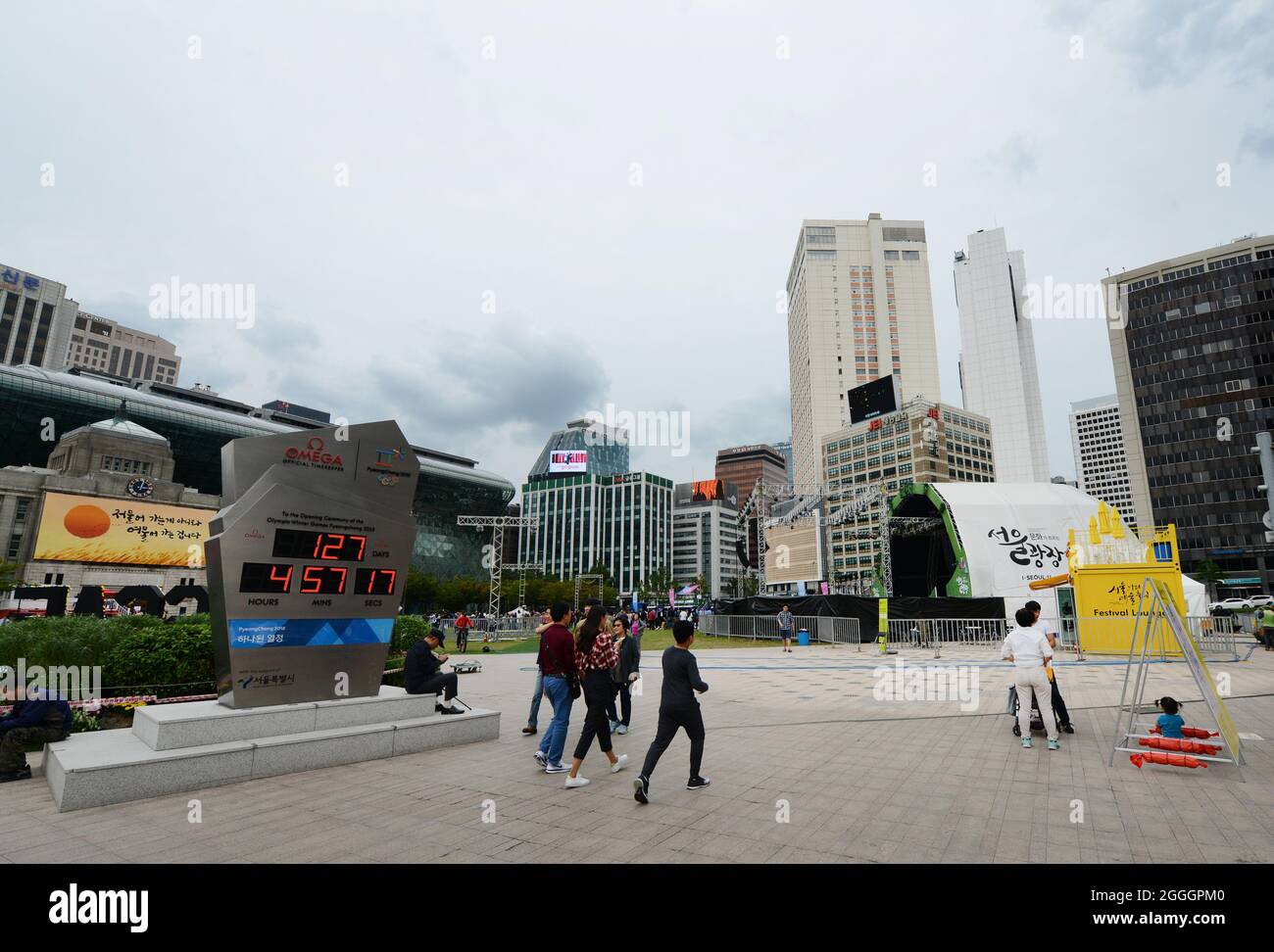 Pyeongchang 2018 Countdown-Uhr für die Olympischen Winterspiele in der Nähe des Rathauses in Seoul, Südkorea. Stockfoto