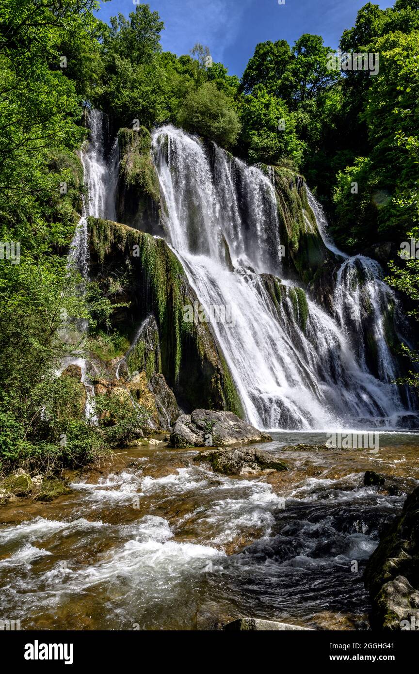 Die Glandieu-Wasserfälle (60 m) sind ein symbolträchtiger Naturschauplatz in der Bugey-Region der Ain, Frankreich Stockfoto