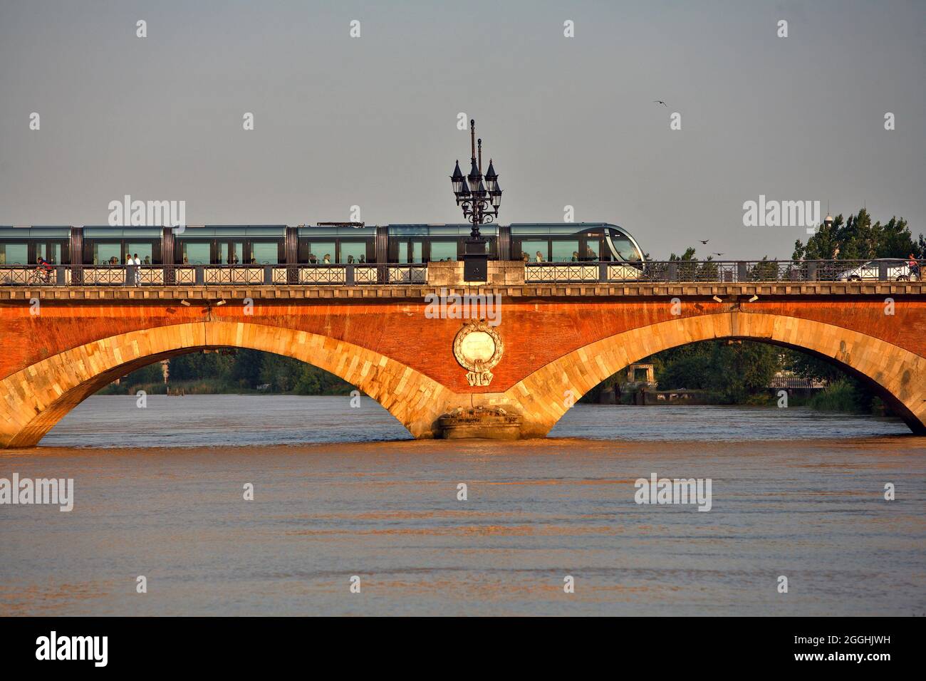 FRANKREICH, GIRONDE (33) BORDEAUX, PONT DE PIERRE-BRÜCKE Stockfoto
