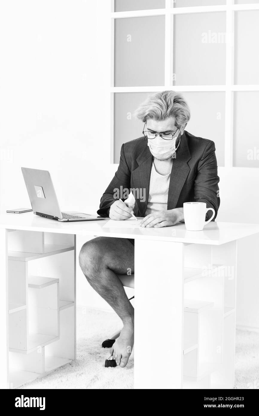 Begrenzung der Ausbreitung von Krankheiten. Fernkommunikation. Soziale Distanzierung. Remote-Arbeit. Online-Community. Coronavirus-Quarantäne. Remote-Job. Freier Mitarbeiter Stockfoto