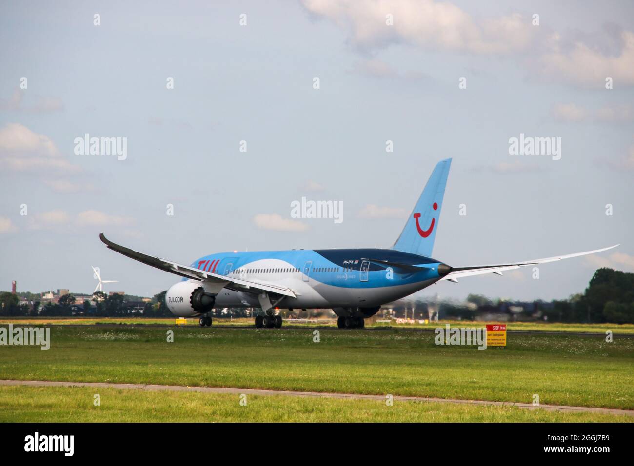 PH-TFK TUI Airlines Netherlands Boeing 787-8 Dreamliner Airplane startet von Polderbaan 18R-36L am Flughafen Amsterdam Schiphol in den Niederlanden Stockfoto