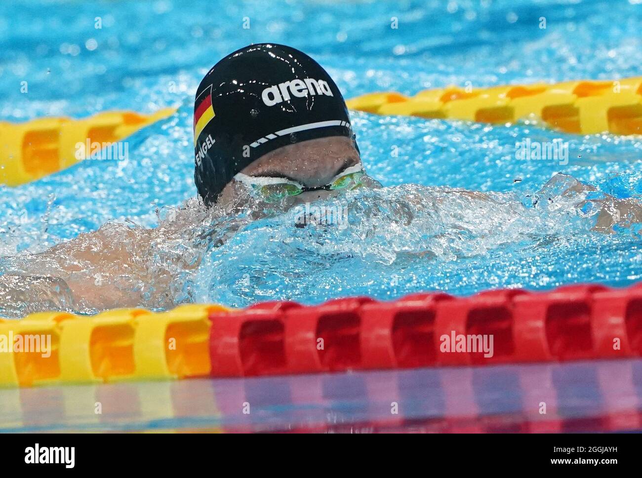Tokio, Japan. September 2021. Der sehbehinderte deutsche Schwimmer Taliso Engel wurde heute beim 100-m-Brustschwimmen zum Paralympischen Schwimmmeister ernannt, bei dem er auch den Weltrekord brach. Kredit: Marcus Brandt/dpa/Alamy Live Nachrichten Stockfoto