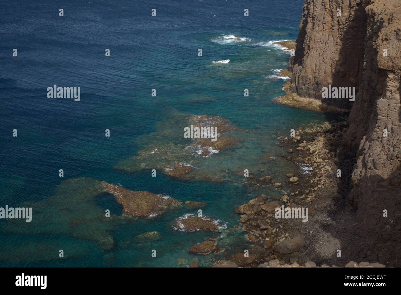 Gran Canaria, Landschaft der steilen erodierten Nordwestküste der Gemeinden Galdar und Agaete, Wanderung zwischen den Dörfern Sardina del Norte und Puerto de L Stockfoto