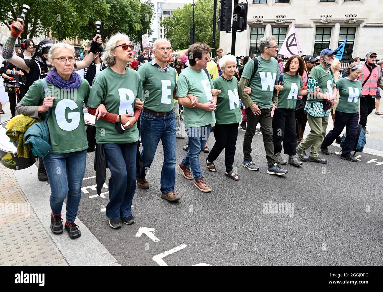 London, Großbritannien. Greenwash-Demonstranten, Aussterben Rebellion Londoner Proteste : Tag Zehn. Greenwash Action Day, Parliament Square, Westminster. Stockfoto