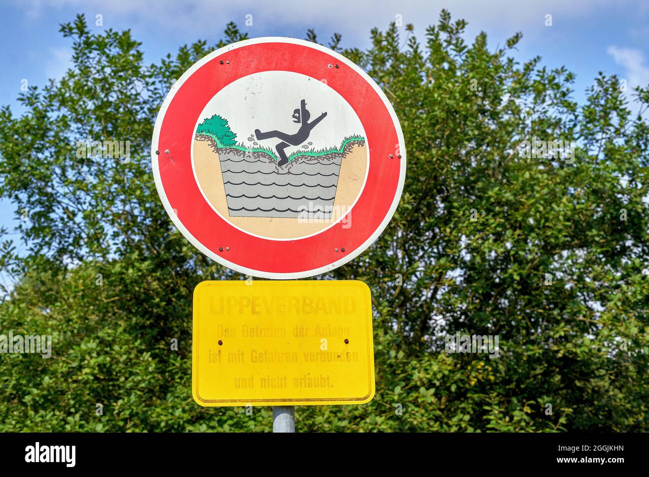 Warnschild. Das Betreten der Anlage ist gefährlich und nicht erlaubt. Lippeverband, Hamm, Nordrhein-Westfalen, Deutschland Stockfoto