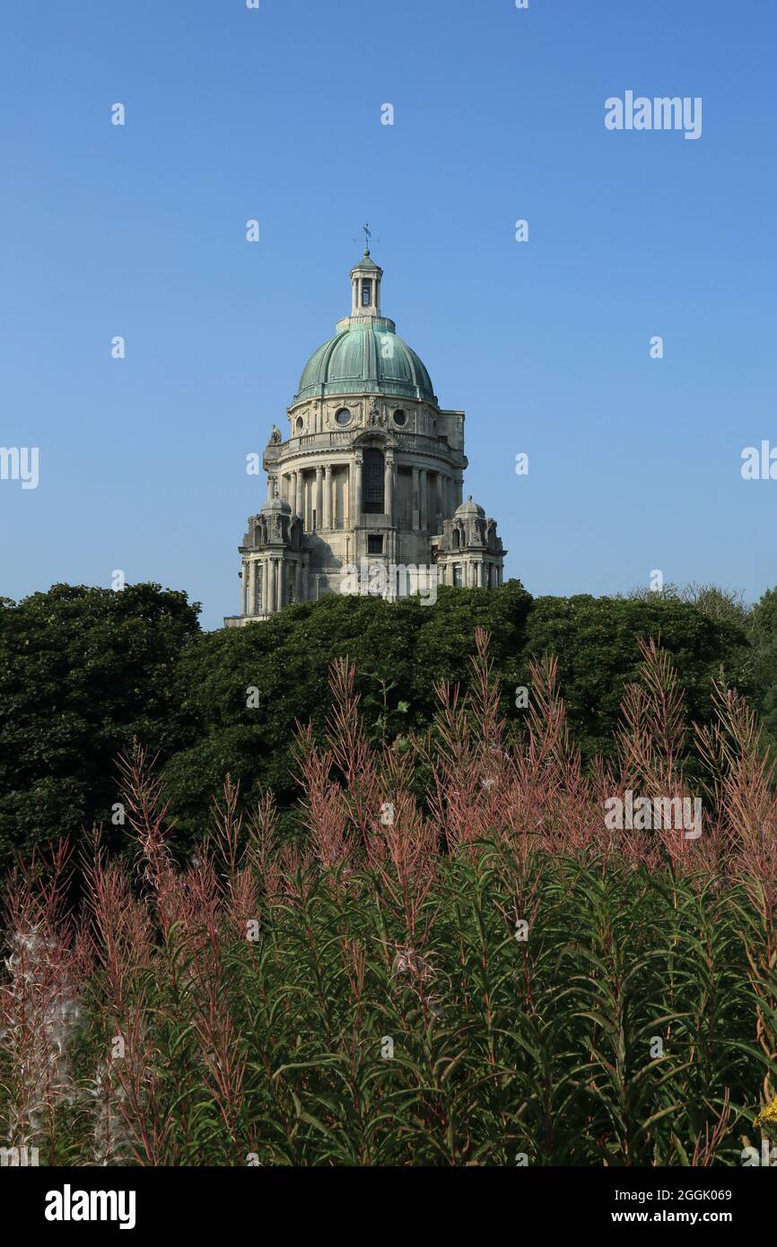 Die Ashton Memorial Torheit (entworfen von John Belcher) in Williamson Park, Lancaster, Lancashire, England, Großbritannien Stockfoto