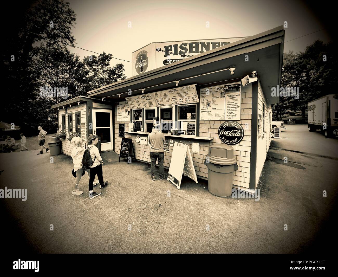 Das Fish Net Restaurant in Blue Hill, Maine, ist ein schwaches Restaurant am Straßenrand, das Hummer- und Meeresfrüchte-Gerichte anbietet. Stockfoto