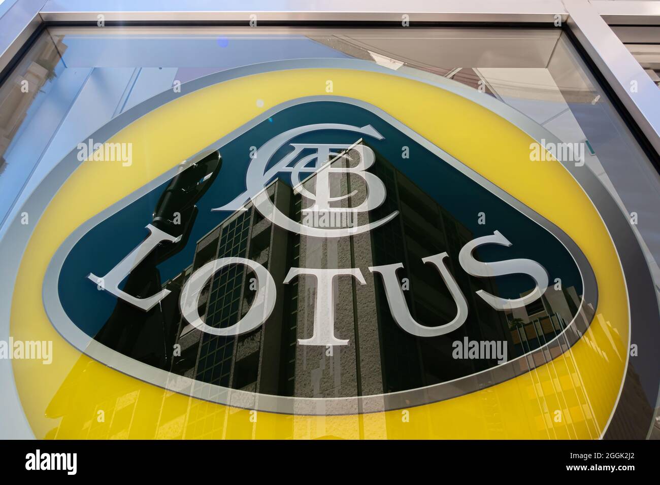 Monte Carlo, Monaco - 4. Juli 2020: Zeichen und Emblem des Supersportwagenherstellers Lotus Stockfoto