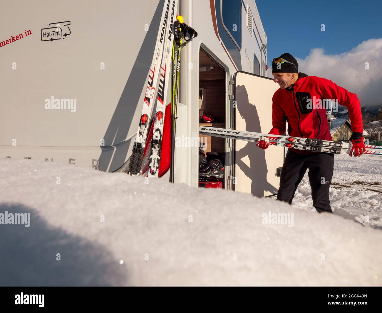 Wintercamping mit dem Wohnmobil. Gresse-en-Vercors. Stockfoto