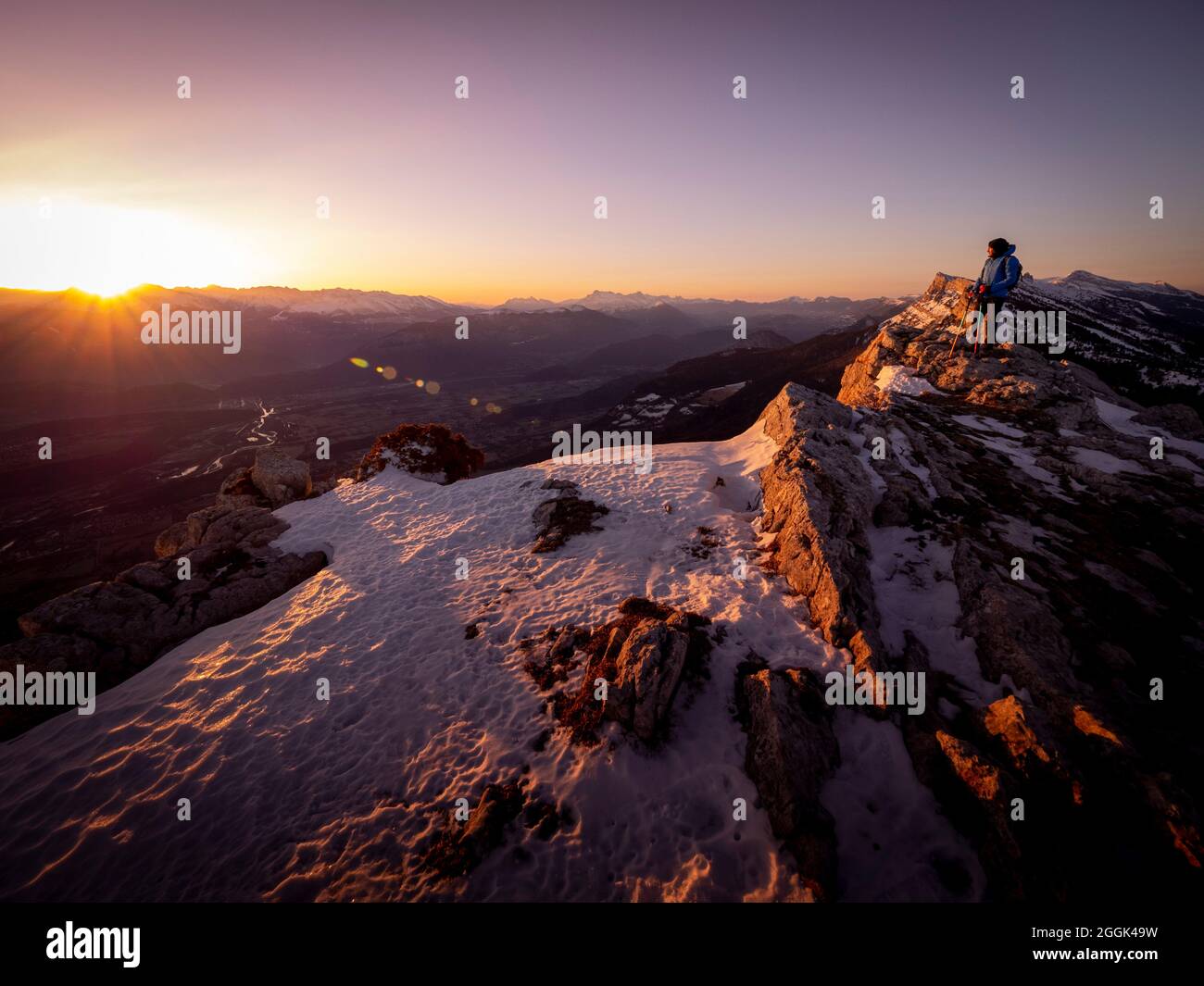 Schneeschuhtour in den französischen Alpen, Region Auvergne-Rhône-Alpes Stockfoto