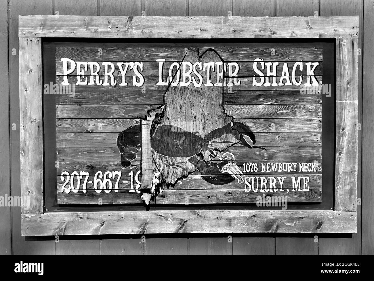 Wetterschild aus Holz für Perry’s Lobster Shack ist eine Low-Key-Hütte am Wasser, die Hummer- und Seafood-Gerichte sowie herzhafte Beilagen und Biere anbietet. Stockfoto