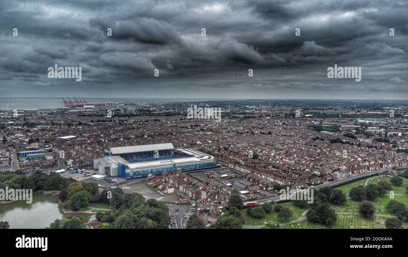 Ariel Schüsse vor den Stadien Goodison Park und Anfield Stockfoto
