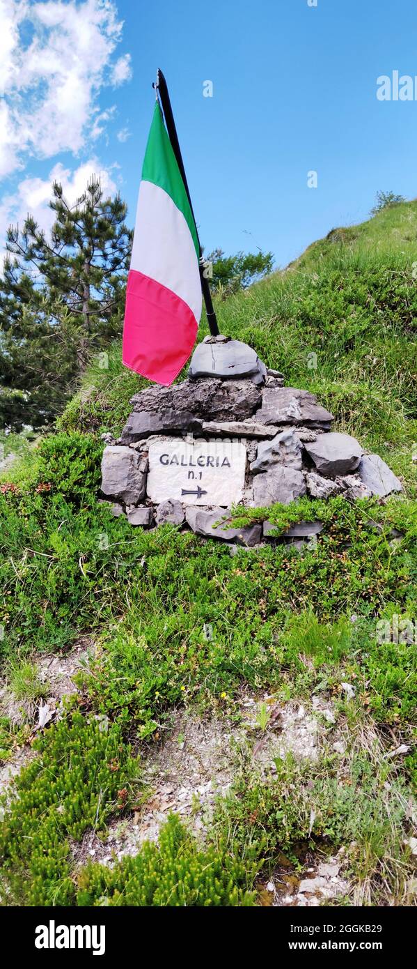 Gebiet des Zweiten Weltkriegs auf dem Monte Stino, Italien, Lombardei, Region Idrosee, Stockfoto