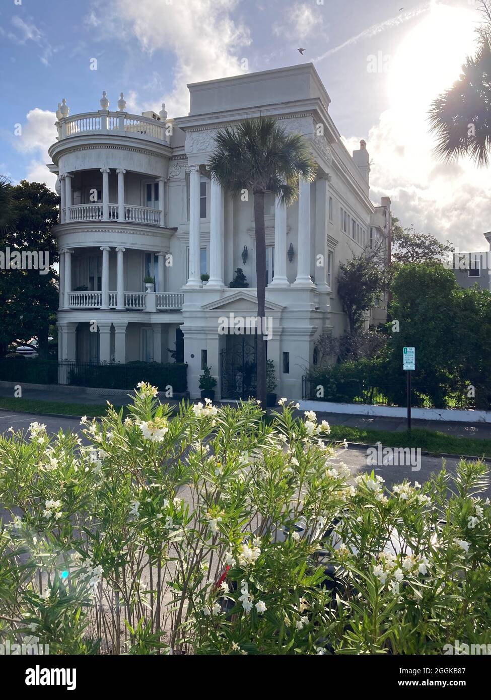 Charleston, South Carolina. 29 East Battery Home, auch Porcher-Simond House genannt, wurde 1856 in der damals beliebten italienischen Renaissance-Architektur erbaut Stockfoto
