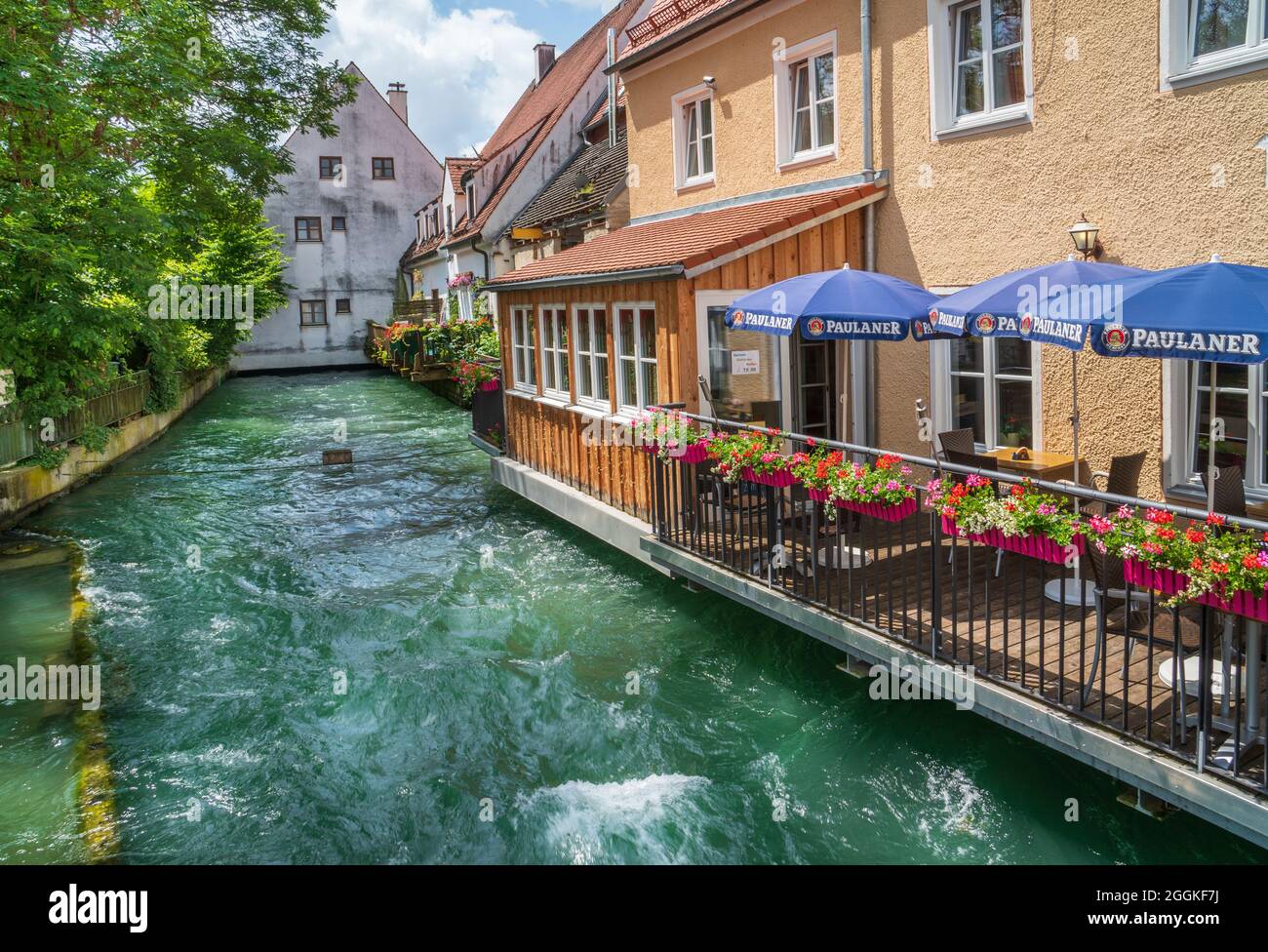 Stadt Landsberg am Lech in Bayern mit einer historischen Häuserzeile am romantischen Mühlbach Stockfoto