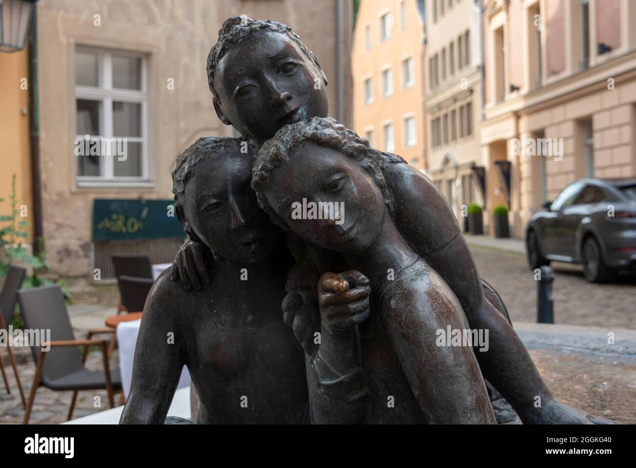 Deutschland, Mecklenburg-Vorpommern, Stralsund, drei freche Kinder, Bronzekultur Stockfoto