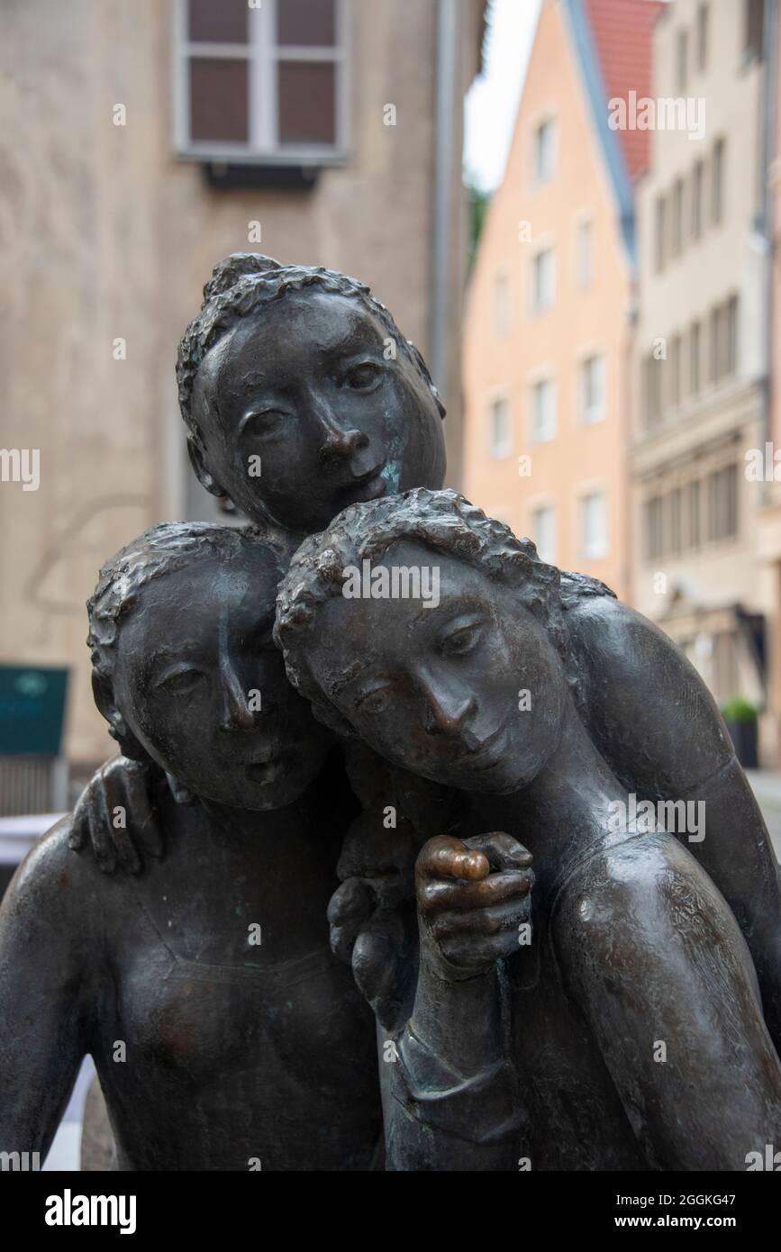 Deutschland, Mecklenburg-Vorpommern, Stralsund, drei freche Kinder, Bronzekultur Stockfoto