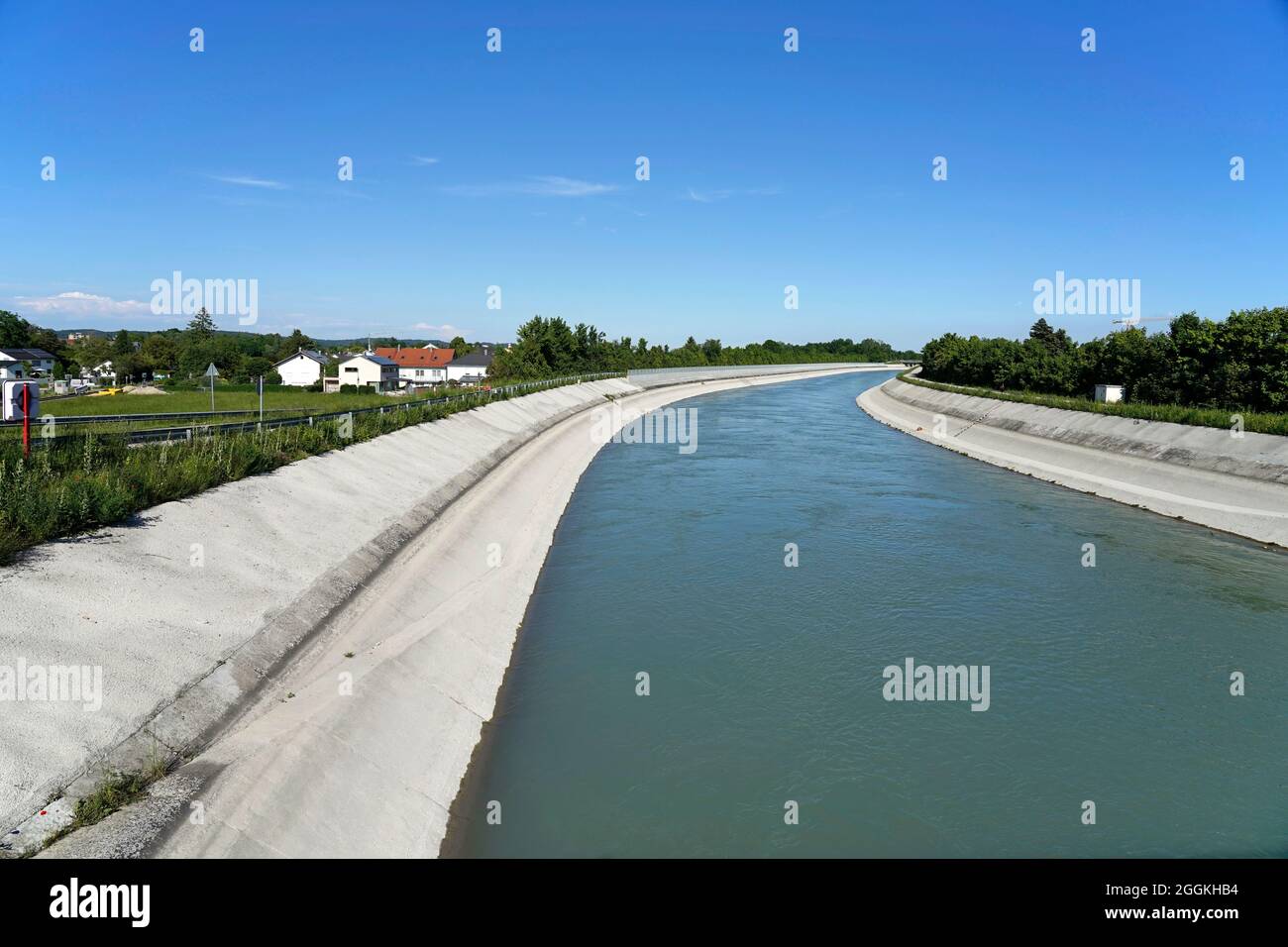 Deutschland, Bayern, Oberbayern, Töging, Innkanal zur Versorgung des Wasserkraftwerks Töging Stockfoto