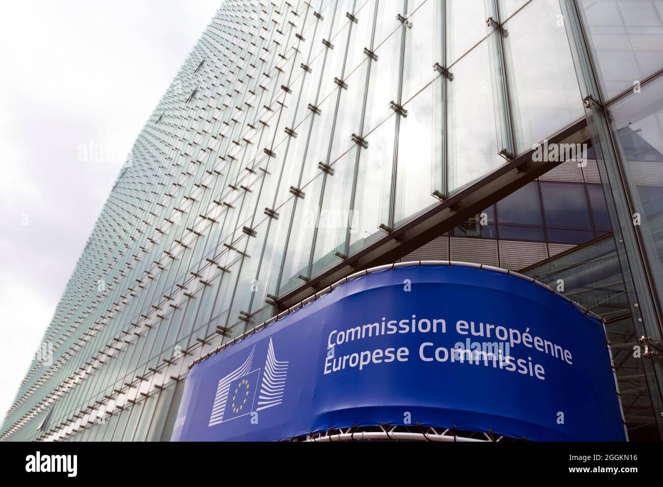 Eingang des Berlaymont-Gebäudes, Sitz der Europäischen Kommission in Brüssel, Belgien Stockfoto