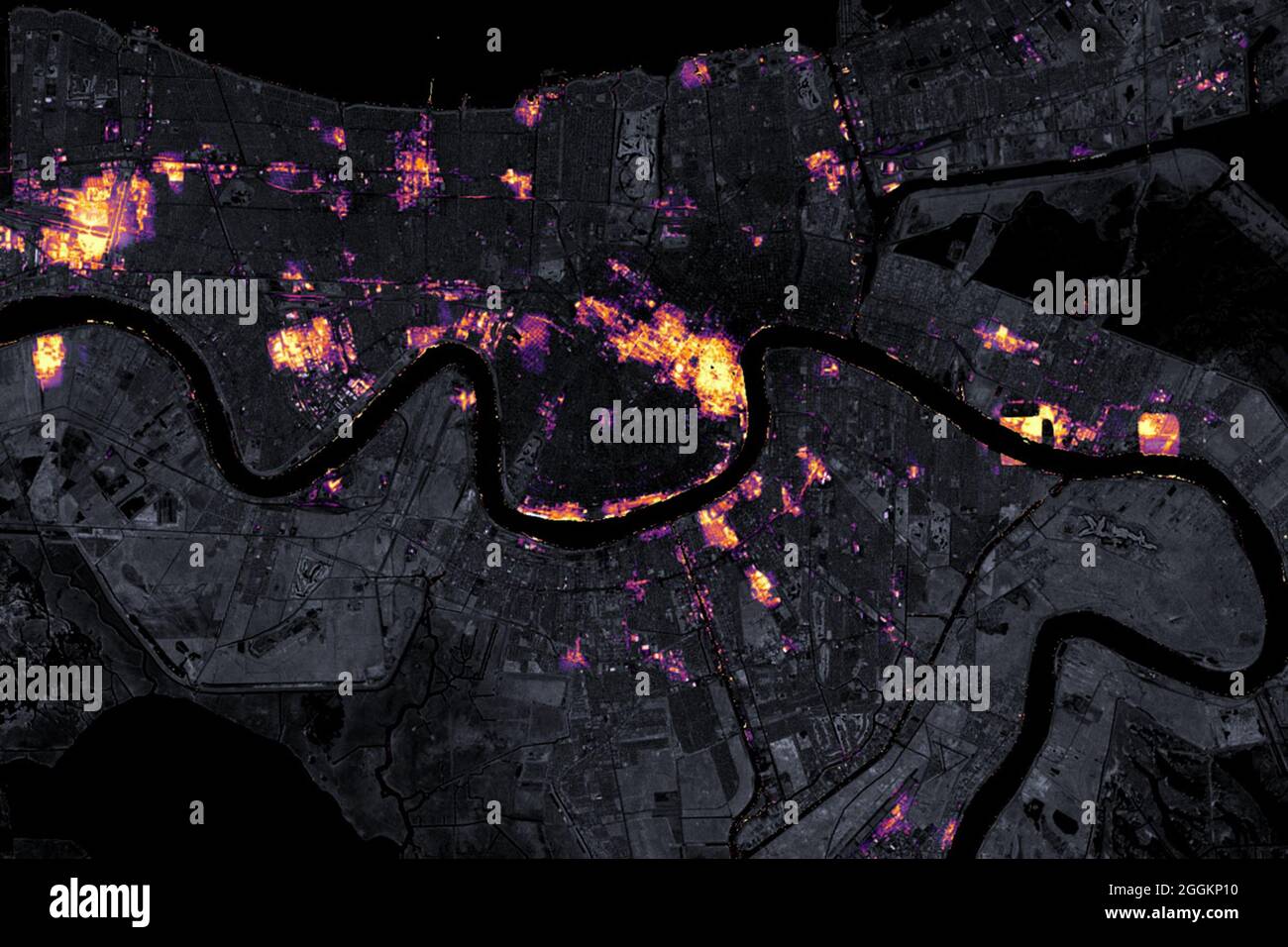 New Orleans wurde am 31. August 2021 vom NPP-Satelliten Suomi der NASA aufgenommen und ist nur spärlich beleuchtet. „in dieser Phase der Nachwirkung erfasst Black Marble Imagery eine Menge Dieselstrom-/Backup-Erzeugung, die von den Dienstprogrammen nicht überwacht wird.“ Drei Tage nachdem Hurrikan Ida heftigen Wind, Regen und Sturmfluten nach Louisiana gebracht hat, erleiden große Teile des Staates Stromausfälle aufgrund heruntergefallender Leitungen und beschädigter Sendetürme. Laut PowerOuttage.US wurden in Louisiana mehr als 985,000 Kunden ohne Strom gemeldet. NASA/UPI Stockfoto