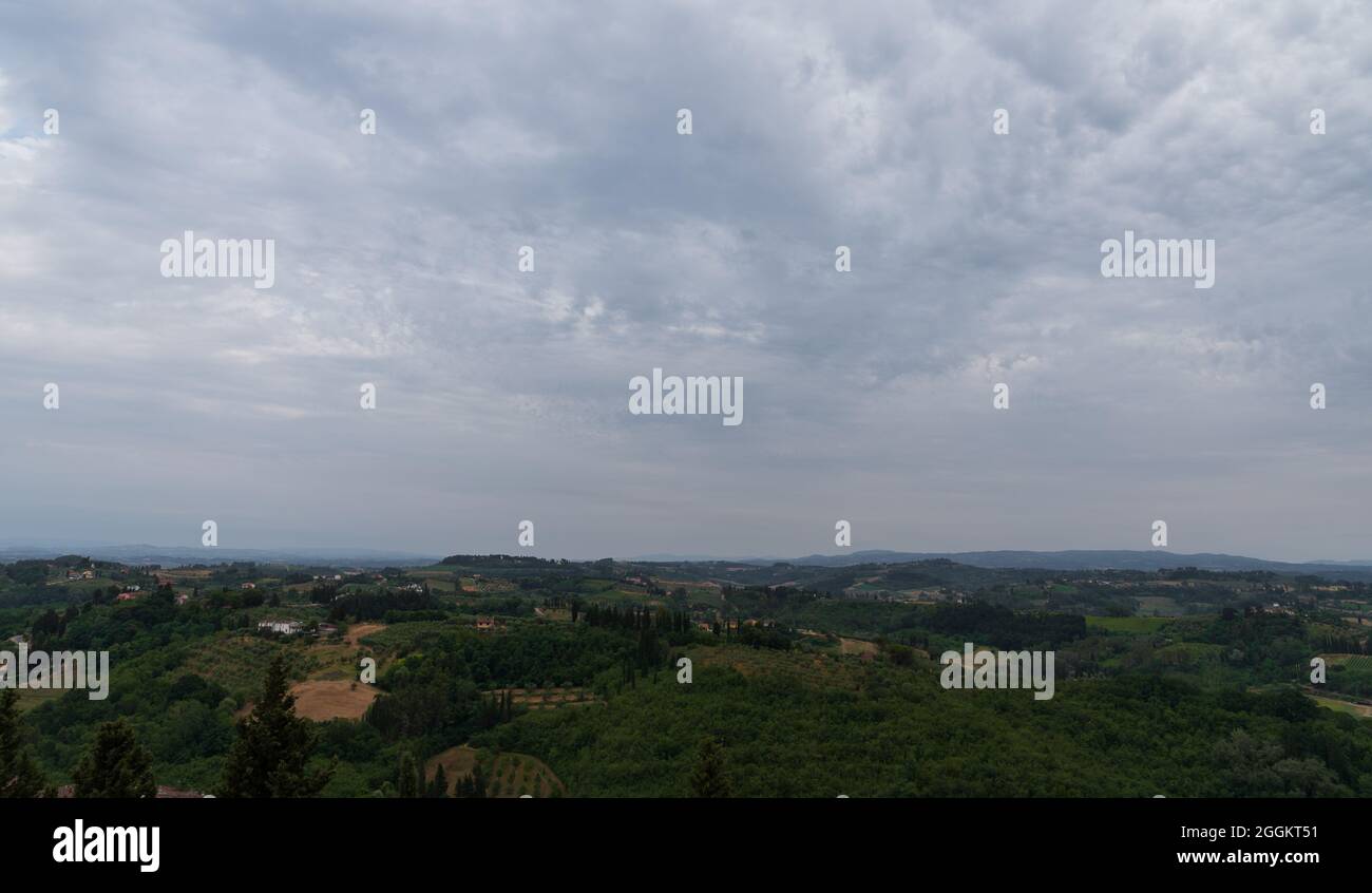 San Miniato ist eine italienische Gemeinde in der Toskana. Das historische Zentrum der Stadt befindet sich in einer strategischen Lage auf einem Hügel auf halbem Weg zwischen Floren Stockfoto