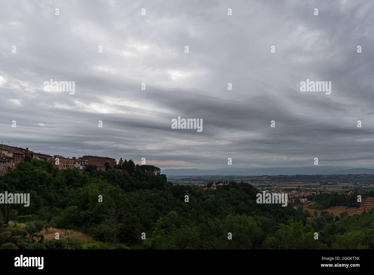 San Miniato ist eine italienische Gemeinde in der Toskana. Das historische Zentrum der Stadt befindet sich in einer strategischen Lage auf einem Hügel auf halbem Weg zwischen Floren Stockfoto