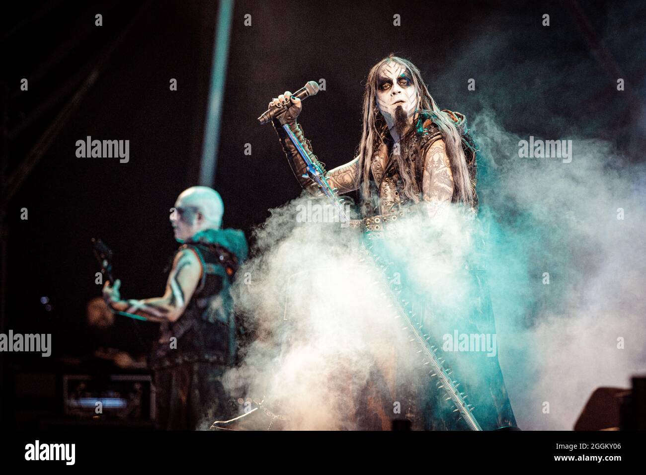 Kopenhagen, Dänemark. Juni 2019. Die norwegische symphonische Black Metal Band Dimmu Borgir spielt ein Live-Konzert während des dänischen Heavy Metal Festivals Copenhell 2019 in Kopenhagen. Hier ist Sänger Shagrath live auf der Bühne zu sehen. (Foto: Gonzales Photo - Thomas Rungstrom). Stockfoto