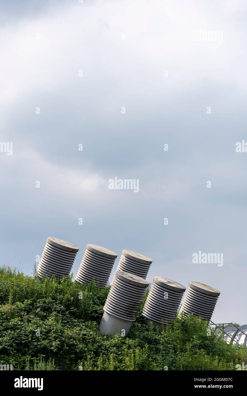 Ansaugtürme für ein Lüftungssystem, Geothermie, Lüftungstürme Stockfoto