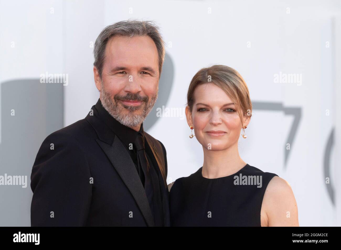 Denis Villeneuve und Tanya Lapointe nehmen am 01. September 2021 an der Premiere von „Madres Paralelas“ während des 78. Filmfestivals in Venedig im Palazzo del Casino am Lido in Venedig, Italien, Teil. Stockfoto