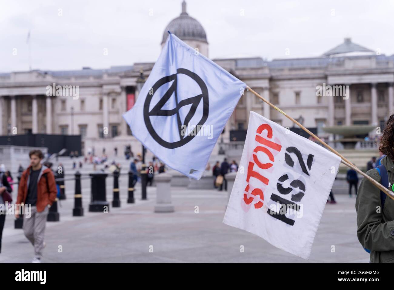 Aktivisten des Extinction Rebellion (XR), unter dem Impossible Rebellion, versammeln sich am Trafalgar Square, um gegen den Klimawandel zu protestieren London England Großbritannien Stockfoto
