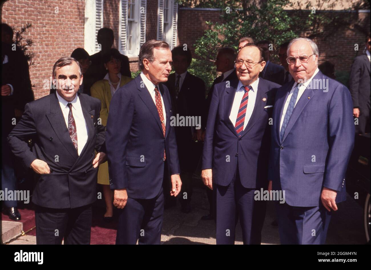 Houston Texas USA, Juli 1990: Weltführer beim Houston Economic Summit of Industrialized Nations, veranstaltet von US-Präs. George H.W. Bush, zweiter von links, während der Pressekonferenz im Freien. ©Bob Daemmrich Stockfoto