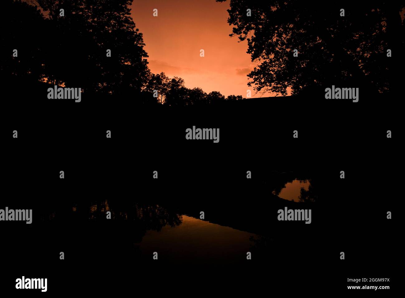 Am späten Nachmittag Shilouette der Burnside Bridge über Antietam Creek im Antietam National Battlefield in Maryland. Stockfoto